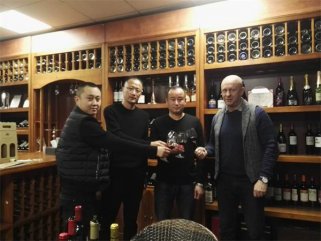 山東青島客戶前來好色先生TV版下载總部考察好色先生黄色APP